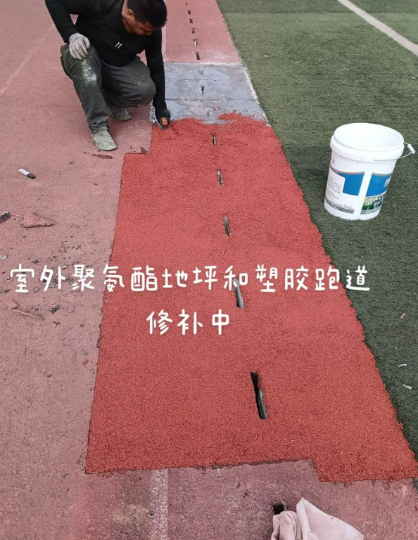 扎赉特球场地面翻新维修，核心是先诊断破损